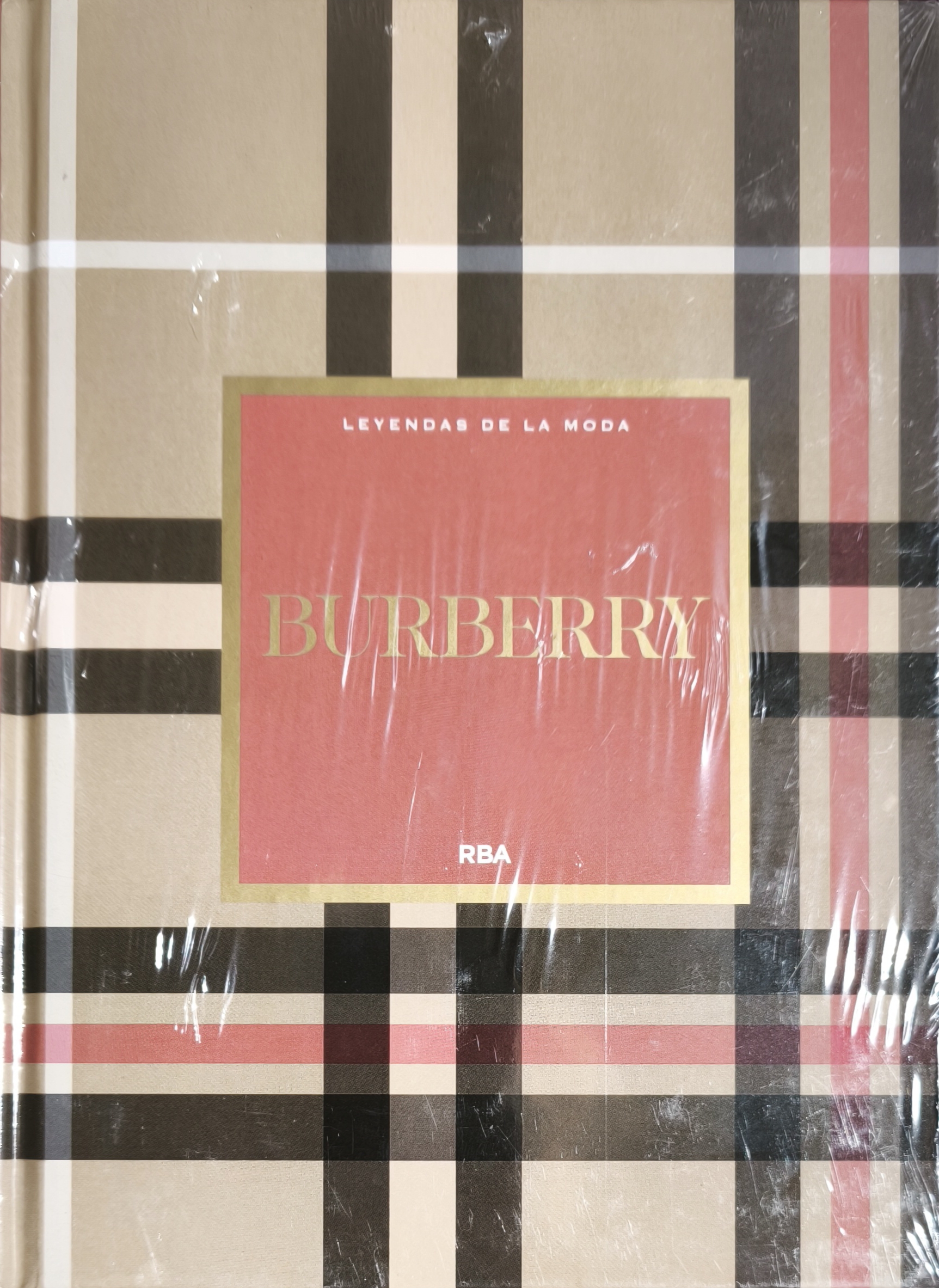 LEYENDAS DE LA MODA ENTREGA 24 BURBERRY